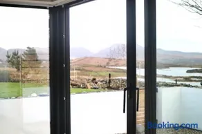 Rowan Beg Retreat Lake View Apartment - Image 3