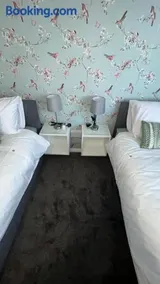 Contractors , holiday house, free parking , sleeps 5 - Image 1