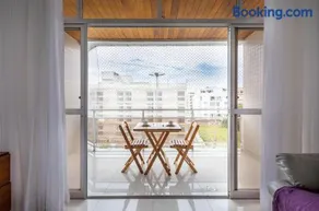 200m da PRAIA DO FORTE com VISTA, GARAGEM, VARANDAS e Wi-Fi 250 MEGAS - Image 3