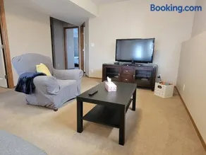 Quaint Lonsdale Suite - Image 4