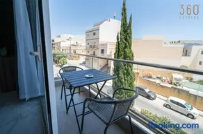 Spacious 1BR home with comfortable bed with WIFI & AC - Image 1