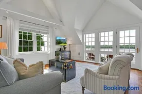 The Boat House- Water Views, Sunsets, soaker jacuzzi - Image 4