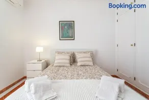 Host Wise - Amazing Sunny Flat - Swimming Pool & Terrace - Image 4