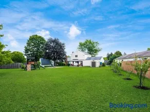 Quiet 3BR Dublin Home, Large Yard, near Bridgepark and easy commute to area companies and hospitals - Image 1