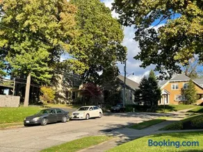 A2 Executive City View apartment perfect for traveling professionals - Image 1