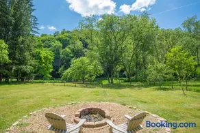 Cabin on the New River with Easy Steps to the River,Hot Tub, Fire Pit - Image 3