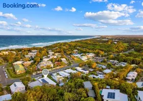 Luxury Modern 4 BR Pet Friendly Family Beach Home - Image 5