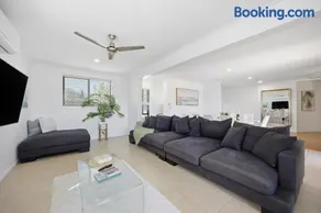 Family Home with Pool, Canal Access, Sleeps 9 - Image 2