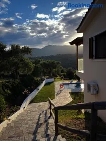 Four Seasons Villas - Image 3