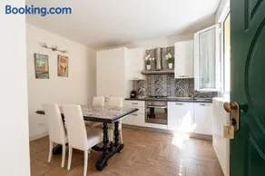 Gold Apartment - Image 3