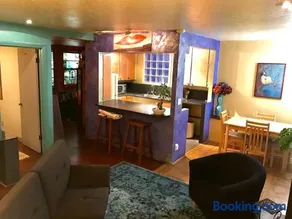 Artistic Garden Retreat - Image 2