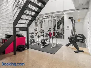 Sunlit Loft - Gym, Steam Shower, Rooftop Deck - Image 1