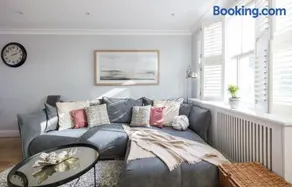 Spacious quiet 4bedrooms 6beds house with private garage 3min walk to Paddington Station - Image 2