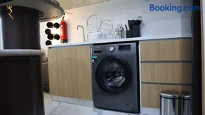 Terminal 1BR Retreat - Modern Comfort & Chic Stay - Image 3