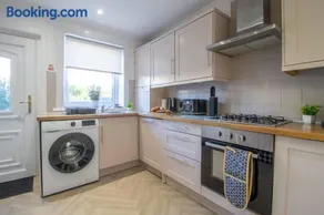 The Bridge- 3 Bedrooms in Coatbridge with Driveway - Image 4