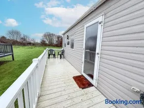 Lovely Caravan With Side Decking At Broadland Sands Park, Suffolk Ref 20204Bs - Image 2