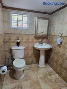 Quiet retreat farm house - Image 3