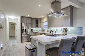 Bayside Getaway Steps to the Ocean with AC Private Patio BBQ Family and Pet Friendly - Image 2