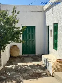 Garden View Traditional House - Image 1