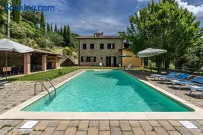 Experience the charm of Tenuta Le Caselle a cozy farmhouse surrounded by nature and comfort - Image 4