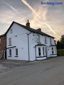 The Fox and Hounds - Image 4