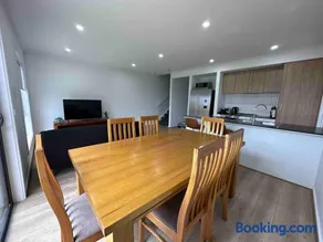 Wonderful Jubilee Estate House - Image 2