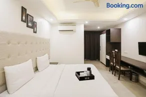 Townhouse The AMV Hotel - Image 2