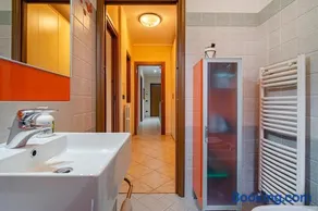 Spacious Accommodation in Lainate - 2 Large Bedrooms for 4 - Image 5