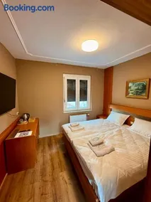 Nature & Lake Retreat - Image 1