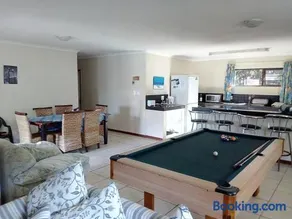 Aston Bay Holiday Home - Image 2