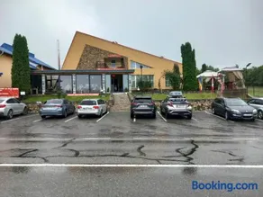 Restaurant Cazare Vi La Maria - Image 1