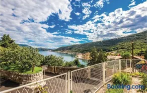 1 Bedroom Beautiful Apartment In Bakar - Image 3
