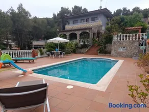 Chalet Familiar con terrazas, piscina y barbacoa - Image 2