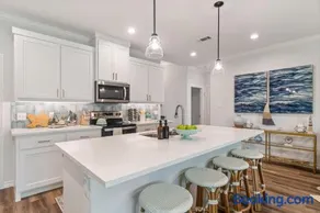 The Benjamin I - 2022 Built Luxury Retreat with Backyard Paradise with Hot Tub Outdoor Movie Screen Dock & Boat Rental - Image 3