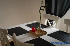 Beautiful Central City Apartment - 2BR, WIFI, Netflix & PS4 - Image 1