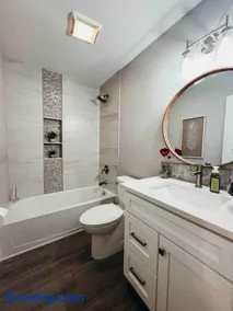 Modern Ranch 3 BDRM, sleeps 6 with HOT TUB - Image 2