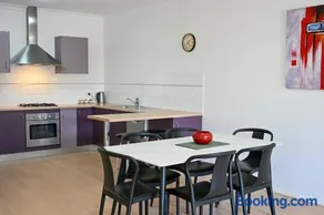 Griffith Prestige Apartment - Image 5