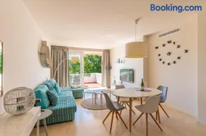 Alcazaba Lagoon Apartment - Image 1