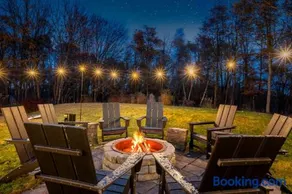 Luxury Escape 5BR Pool HotTub Game Room FirePit - Image 1