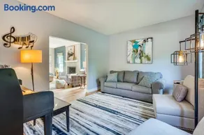 Spacious Lewis Center Home w/ Yard & Gas Grill! - Image 4