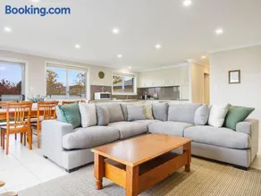 3A Kunama - 4BR House l Central Location l Aircon l WiFi - Image 1