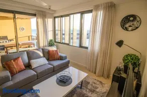 ZEN BY THE OCEAN - 1-BR Executive Biz Retreat - Image 3