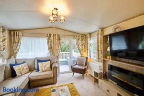 The Major Oak Lodge with Hot Tub - Image 3