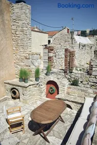 Yi artistry 1-bedroom medieval holiday house - Image 1