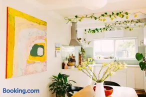 Sunny Coastal Retreat with Easy Walk to the Beach - Image 3
