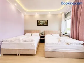 Luxury Apartment with River View - Image 1