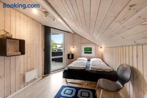 Lovely Holiday Home With Modern Facilities And Fenced Grounds - Image 3