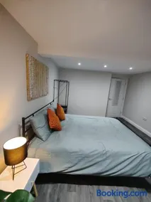Modern 2-Bed Ground Floor Flat Near A11 & Forest - Image 4