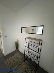 Tranquil 1BR in Gravesend - Image 5