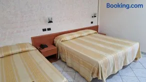 Hotel ausonia - Image 1